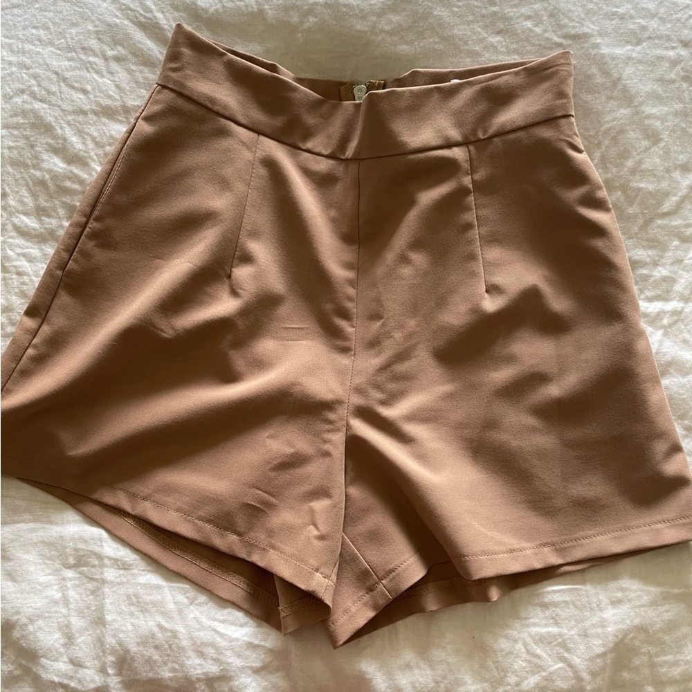 ‼️SOLD‼️Princess Polly size AU 10/ US 6 dress shorts with zipper